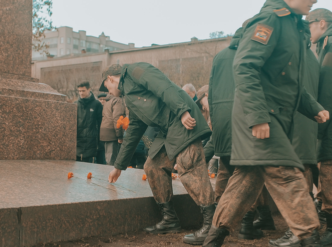 СПбГУТ возложил цветы к памятнику Александру Попову