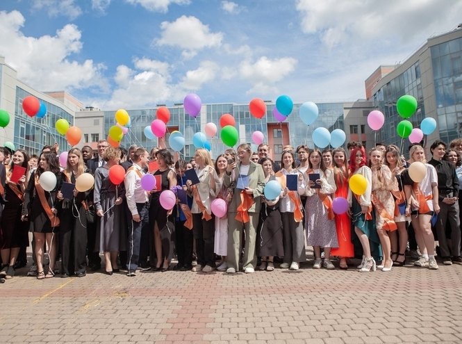 Виват, выпускники! В СПбГУТ состоялись церемонии вручения дипломов