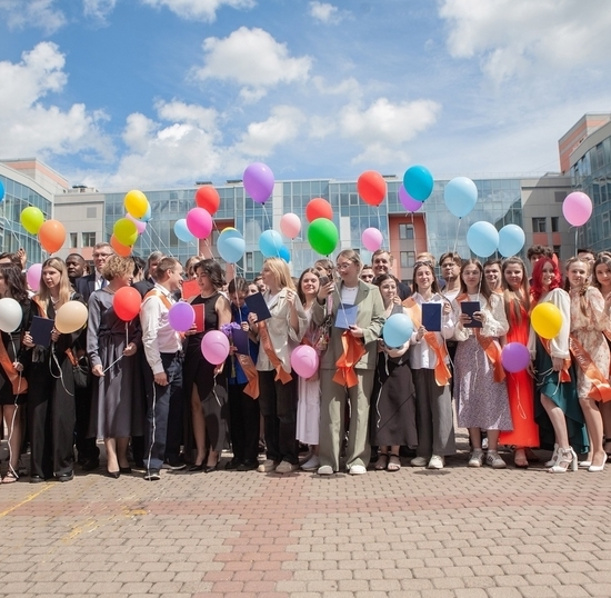 Виват, выпускники! В СПбГУТ состоялись церемонии вручения дипломов